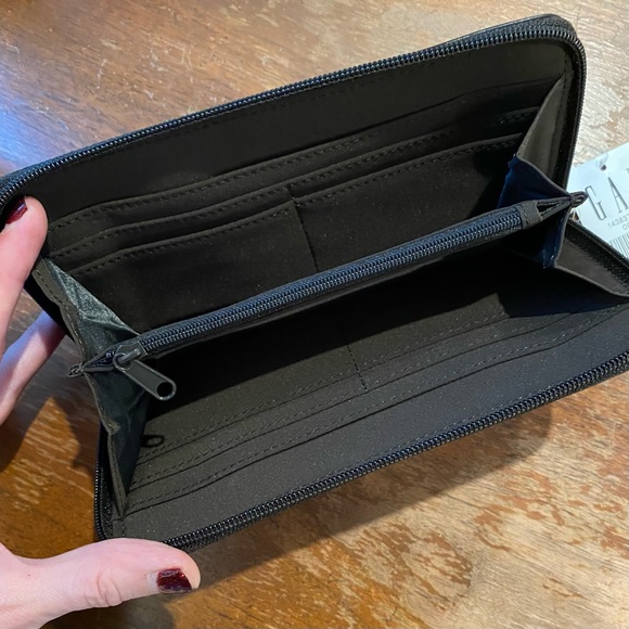 Brand New GAP Shiny Faux Leather Wallet - Picture 2 of 6